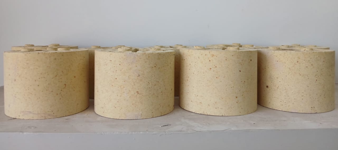 Storage core — pressed refractory elements